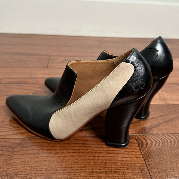 John Fluevog “Kendra” Pointed Toe Leather Heel - Elegant Conversations - Picture 4 of 12